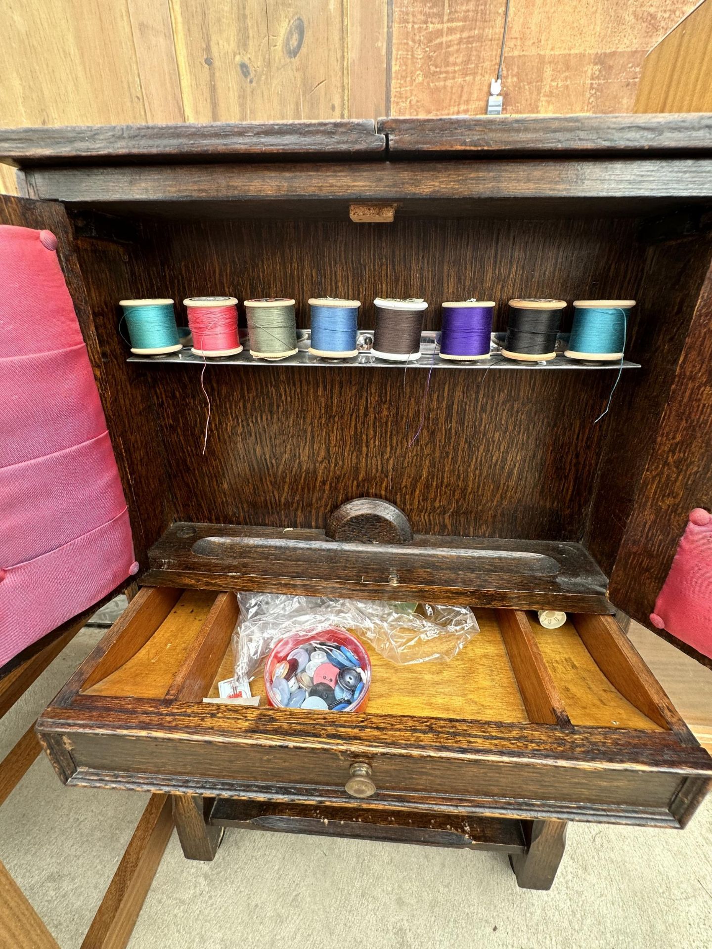 A VINTAGE OAK SEWING CABINET - Bild 4 aus 4