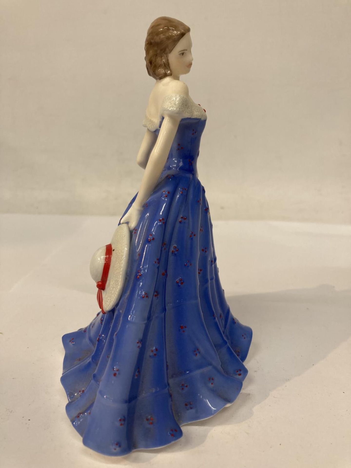 A ROYAL WORCESTER FIGURINE ISABELLE - Image 3 of 6