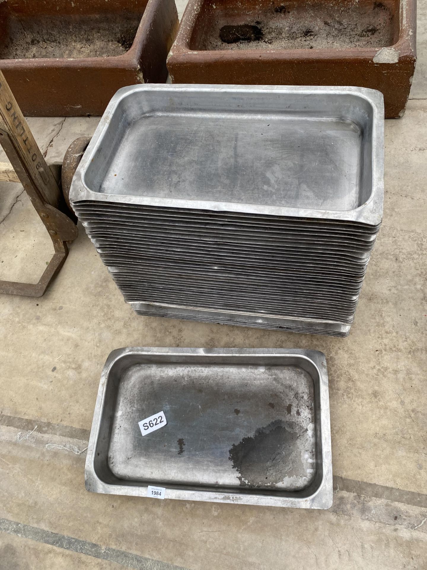 A LARGE QUANTITY OF STAINLESS STEEL TRAYS - Image 3 of 3