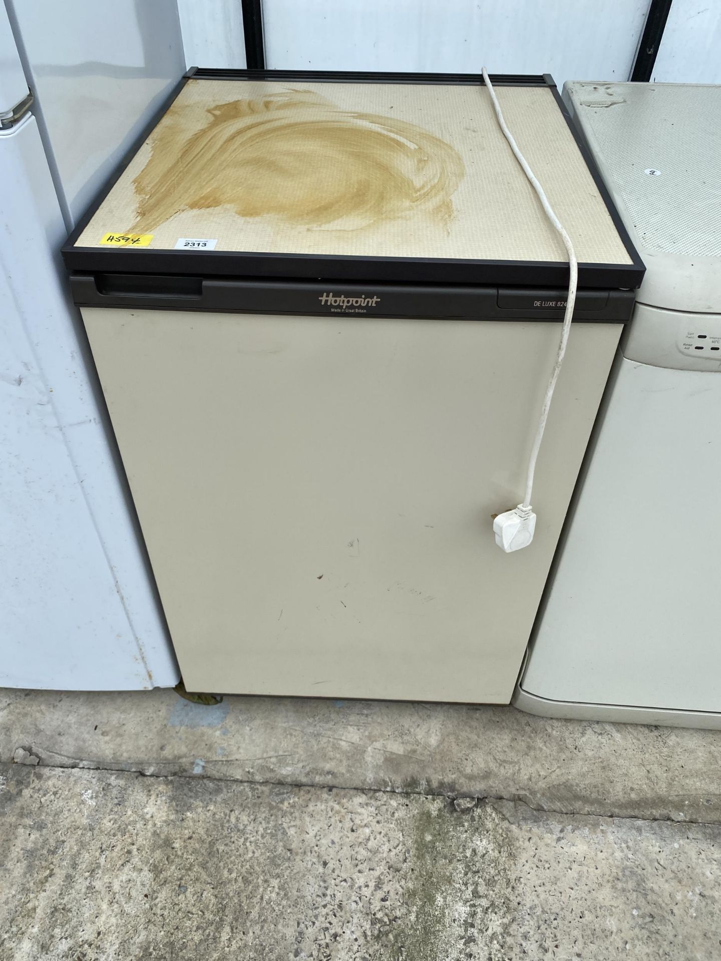 A HOTPOINT DE LUXE 8242 UNDERCOUNTER FRIDGE