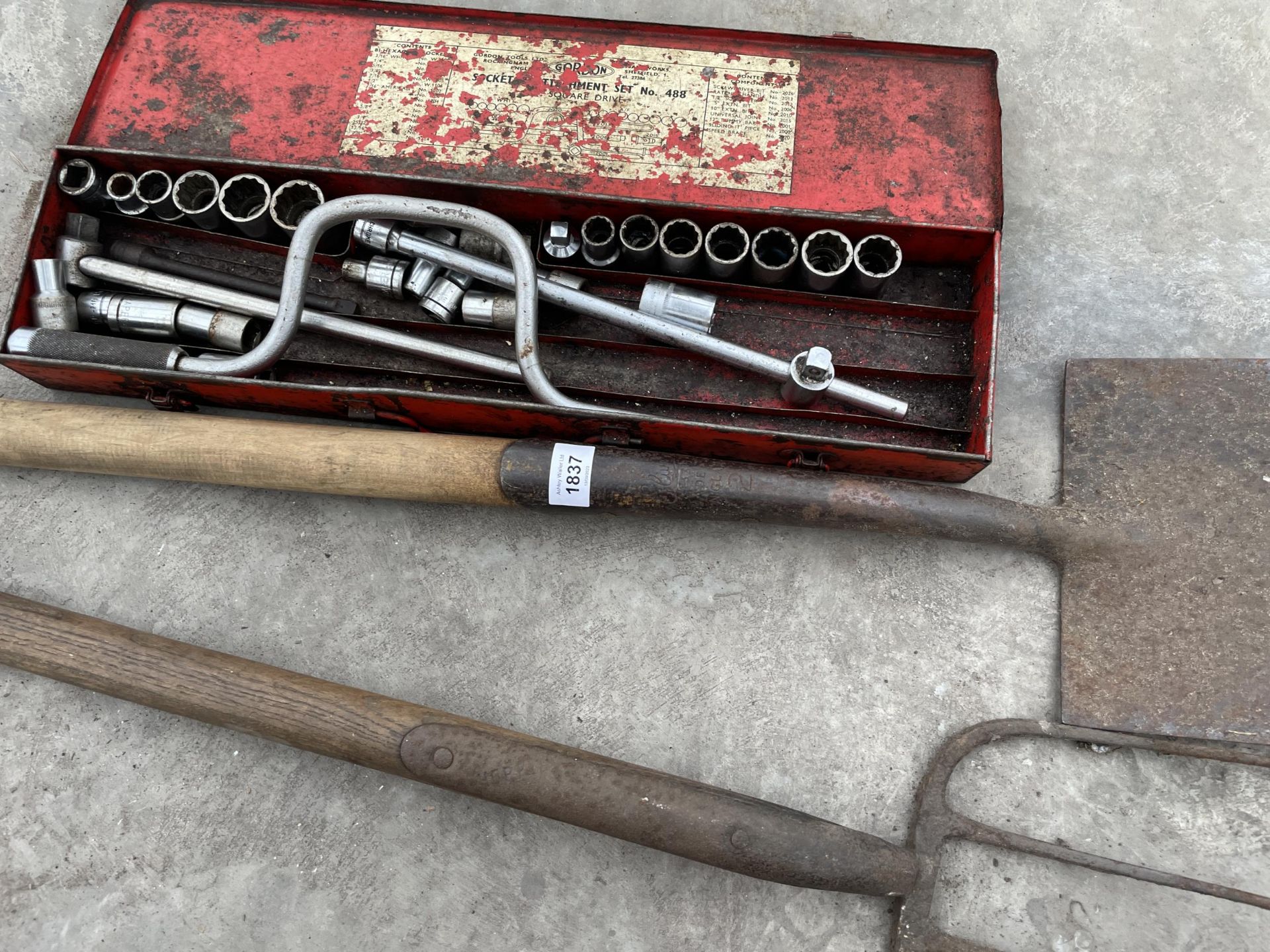 A FORK, A SPADE AND A SOCKET SET - Image 2 of 2