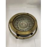 A VINTAGE BRASS WIGGINS & RIHILL, LONDON SHIPS GIMBAL COMPASS