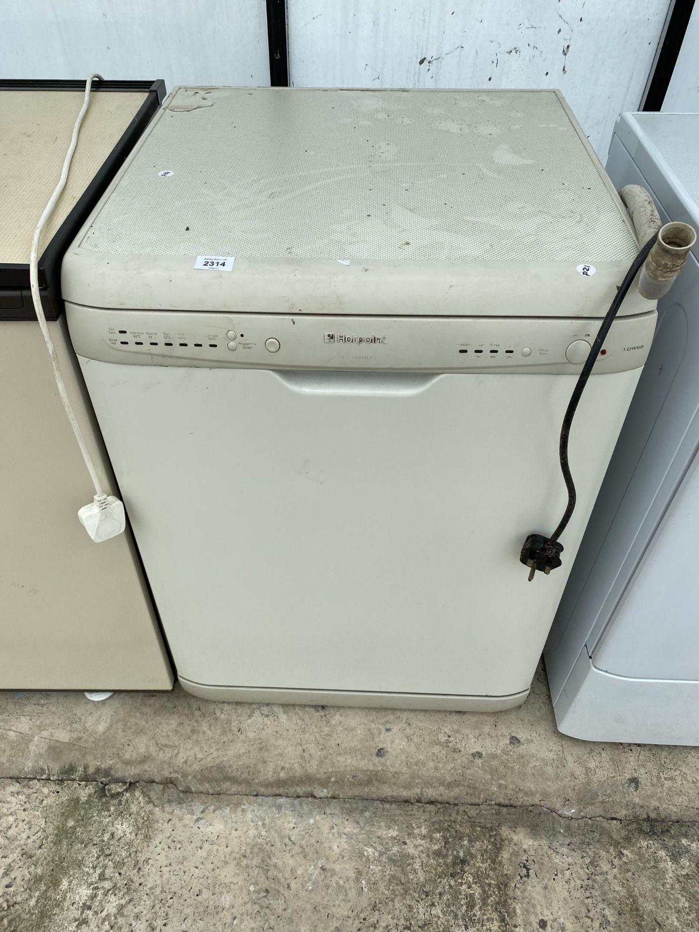 A WHITE HOTPOINT DISHWASHER