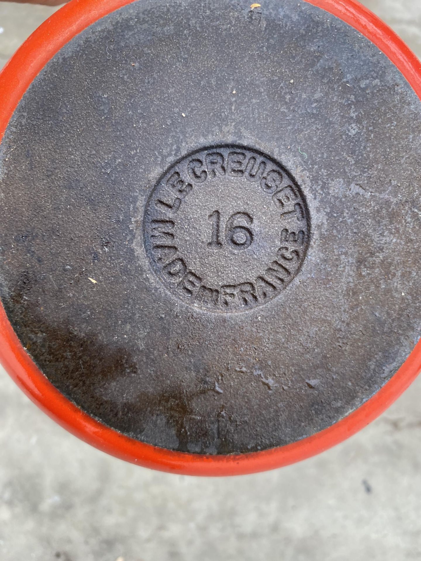 TWO ORANGE LE CREUSET PANS WITH WOODEN HANDLES AND LIDS - Image 3 of 4