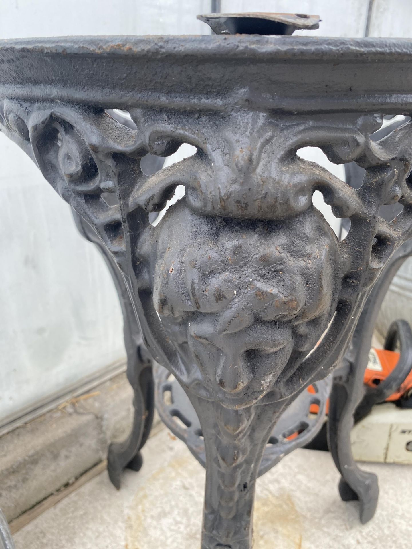 A VINTAGE STYLE CAST IRON TABLE BASE - Image 2 of 3