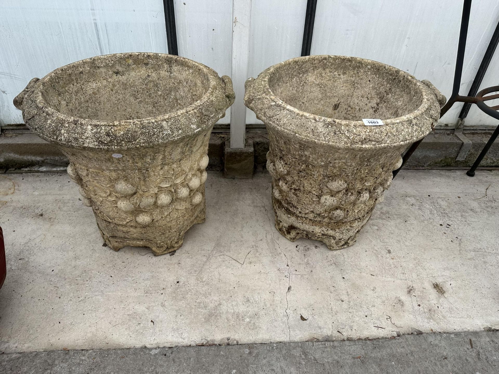 A PAIR OF LARGE DECORATIVE RECONSTITUTED STONE GARDEN PLANT POTS