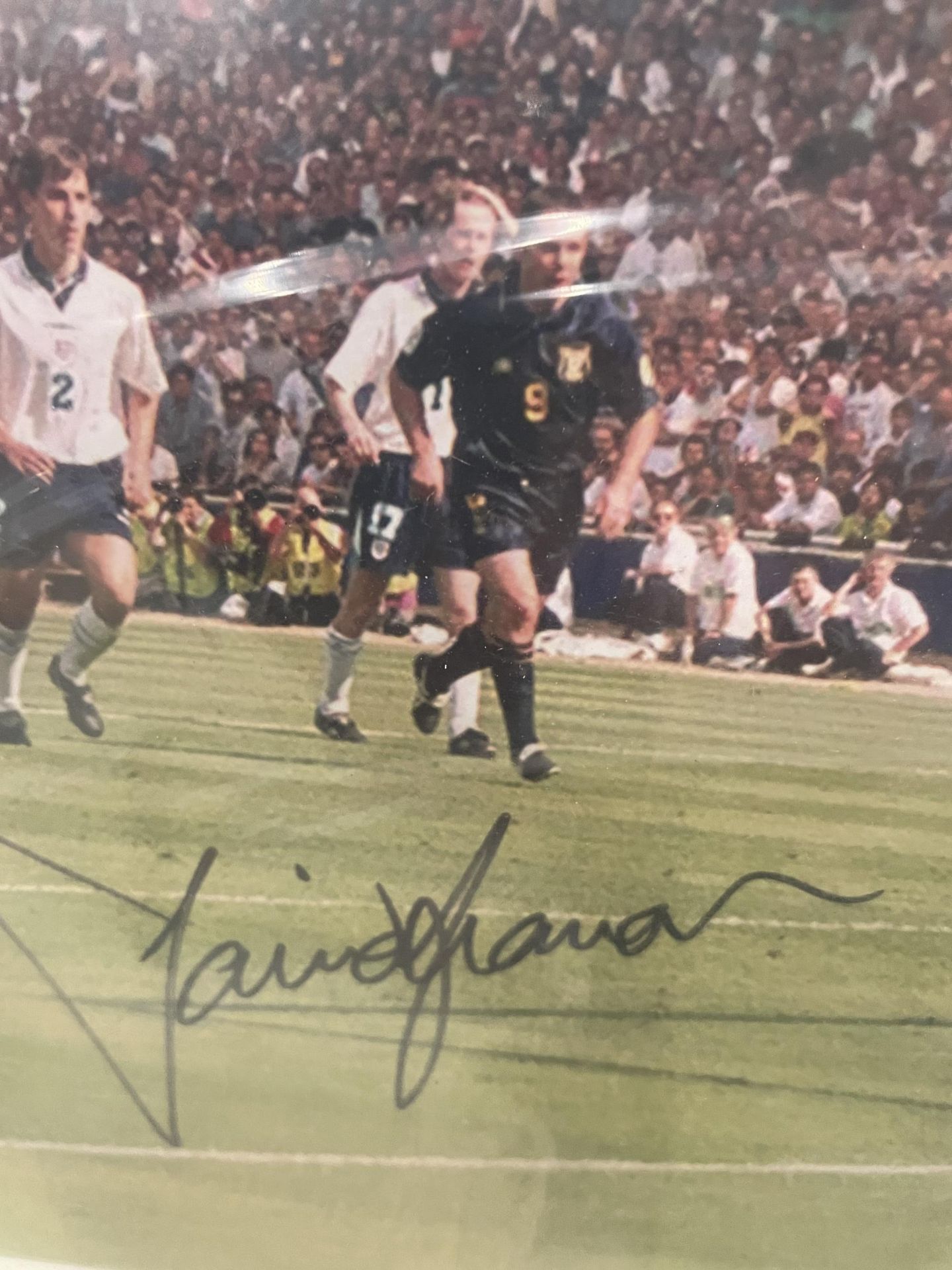 A FRAMED EURO 1996 SIGNED PHOTO BY PAUL GASCOIGNE AND DAVID SEAMAN, WITH ALL STAR SIGNINGS - Image 3 of 7