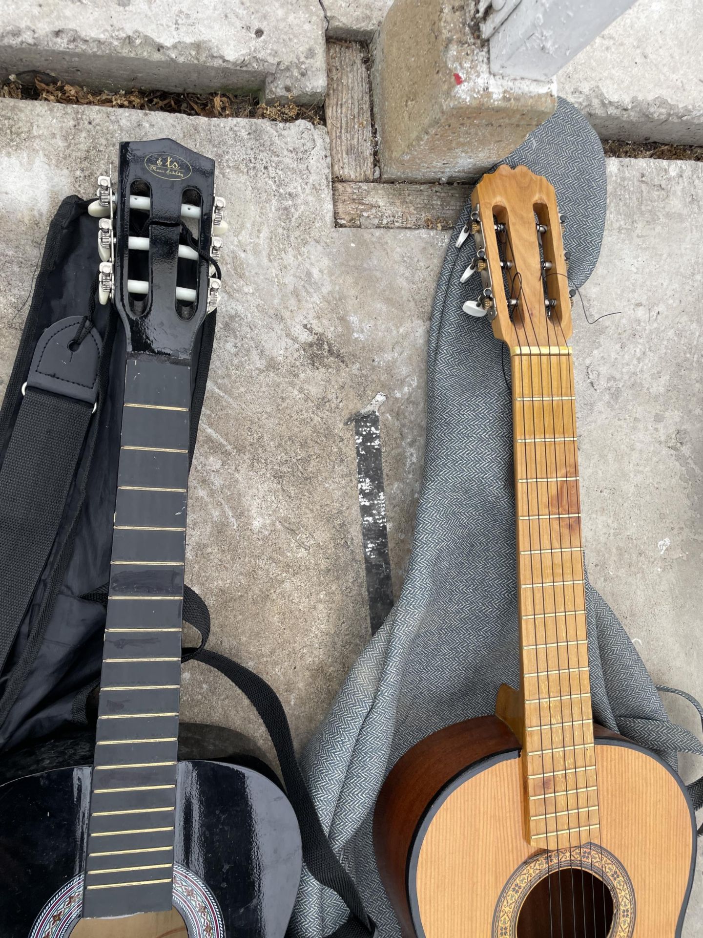 TWO ACOUSTIC GUITARS - Bild 3 aus 3