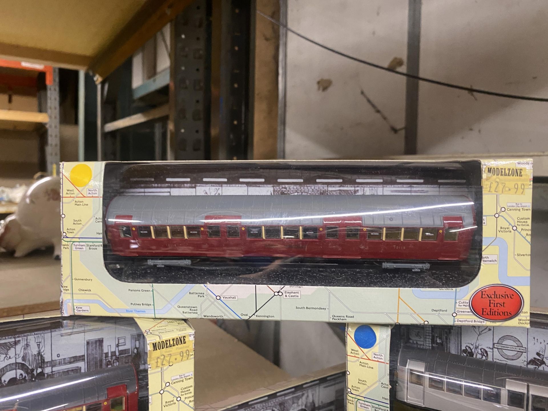 A GROUP OF BOXED 00 GAUGE MODEL RAILWAY ITEMS, BOXED TOP LINK HORNBY LOCOMOTIVE, LONDON - Image 2 of 2