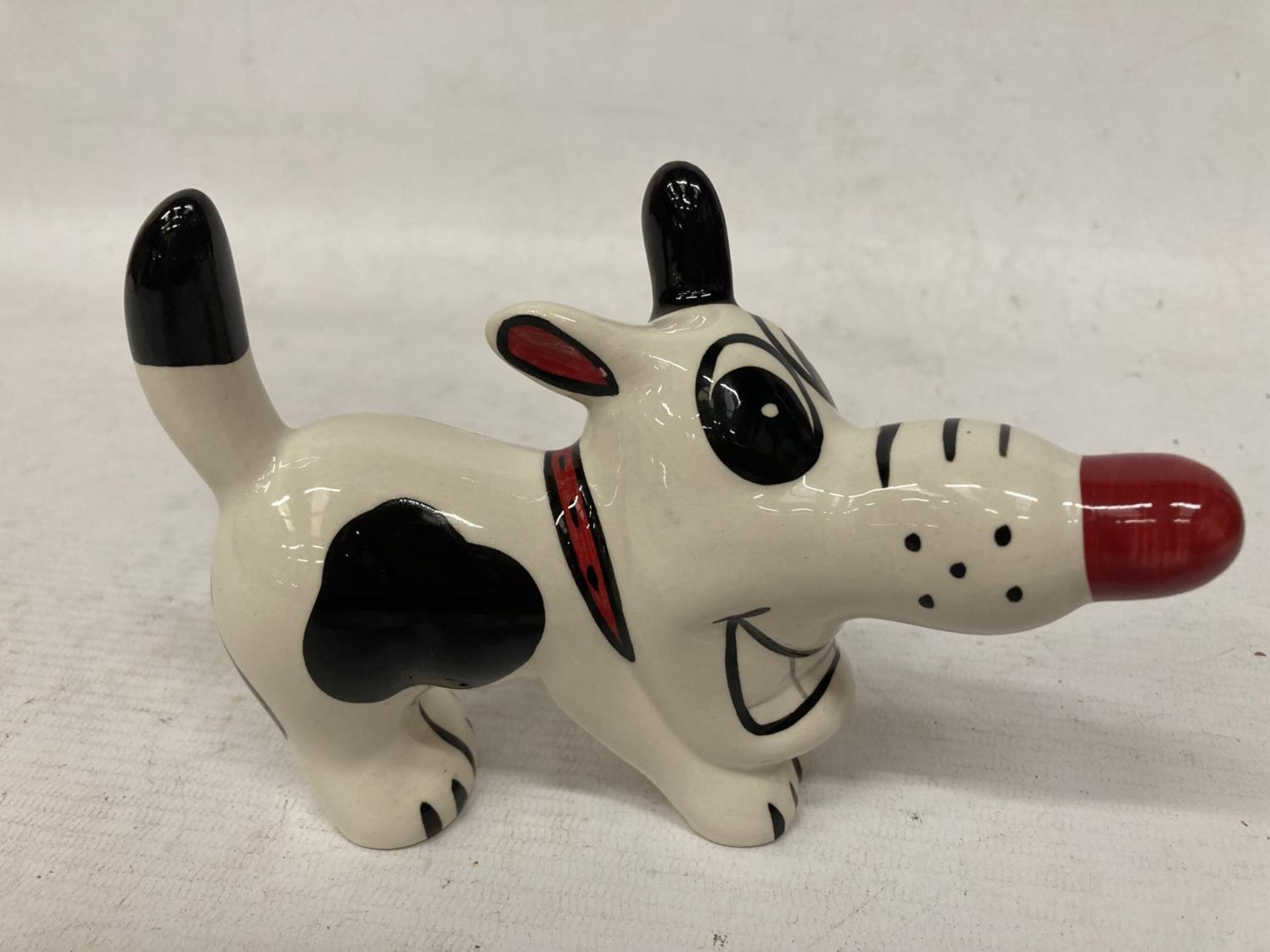 A LORNA BAILEY HAND PAINTED AND SIGNED DASHY DOG