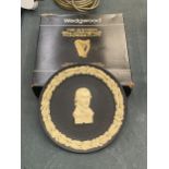 A BLACK WEDGWOOD ANNIVERSARY PLAQUE, BOXED, DIAMETER 16CM