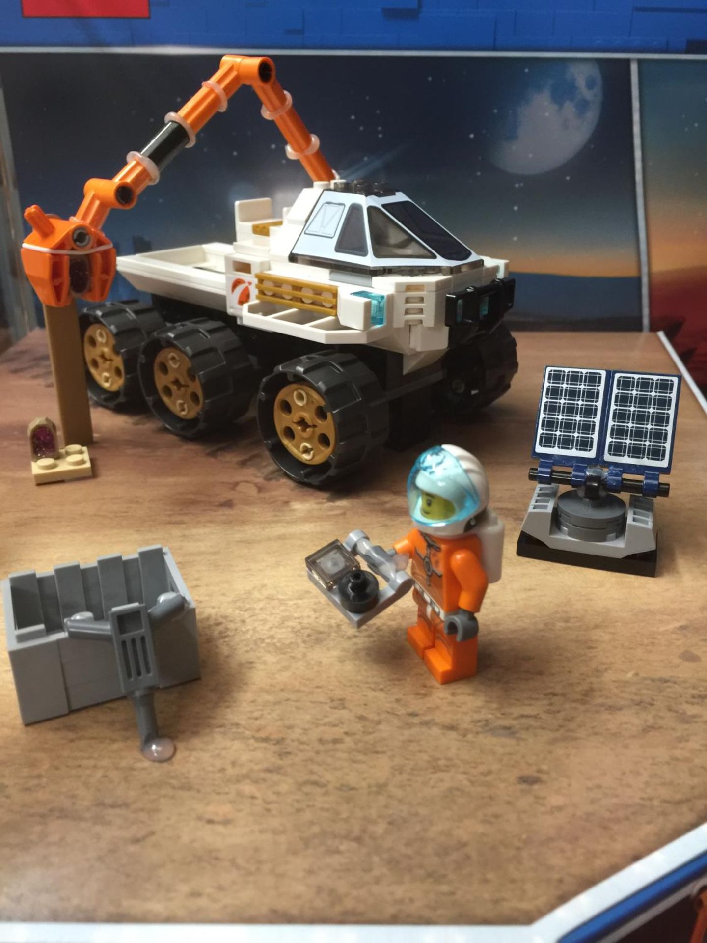 A LEGO CITY KIT NO. 60226, MARS EXPLORATION, BUILT AND IN DISPLAY CASE - Image 6 of 7