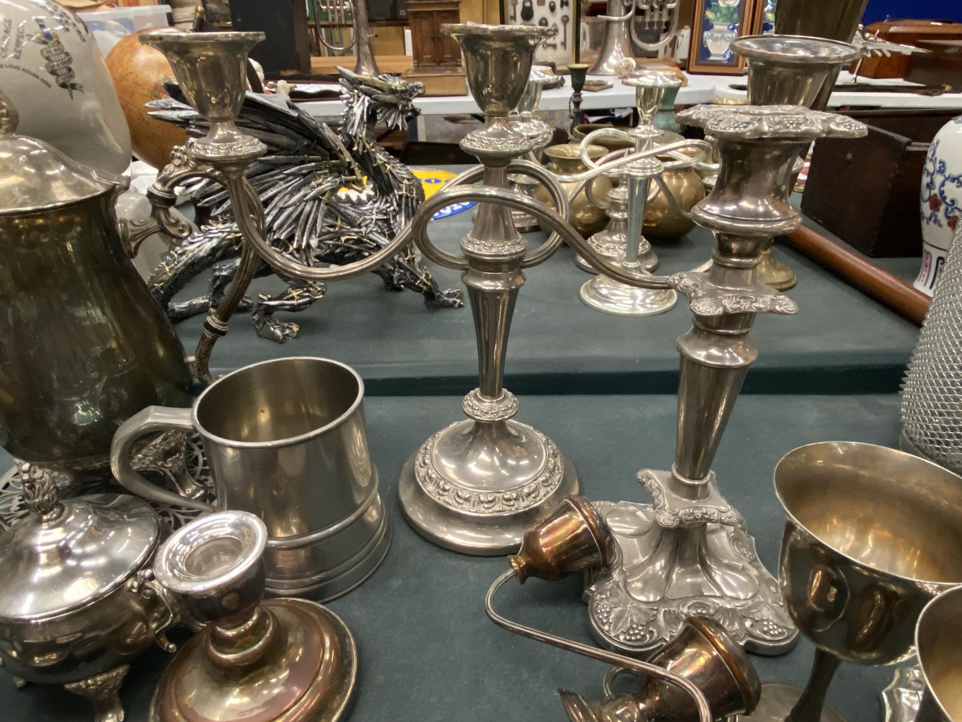 A LARGE QUANTITY OF VINTAGE SILVER PLATED ITEMS TO INCLUDE GALLERIED TRAYS, GOBLETS, CANDLEABRAS, - Image 3 of 5