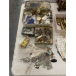A LARGE QUANTITY OF VINTAGE COSTUME JEWELLERY TO INCLUDE EARRINGS, BEADS, BROOCHES, NECKLACES, ETC