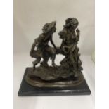 A BRONZE FIGURE GROUP OF A MAN AND LADY ON MARBLE BASE, SIGNED, HEIGHT 34CM