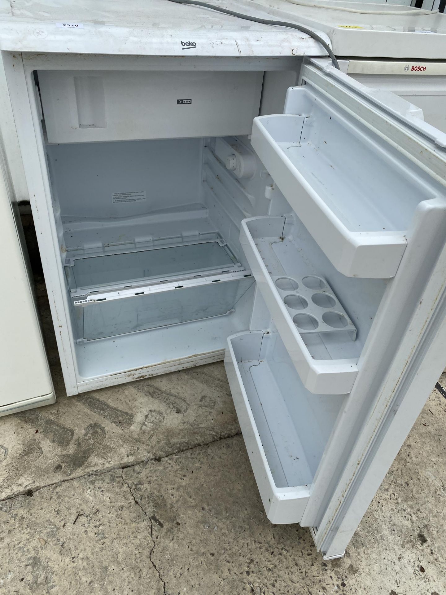 A WHITE BEKO UNDERCOUNTER FRIDGE - Image 2 of 2