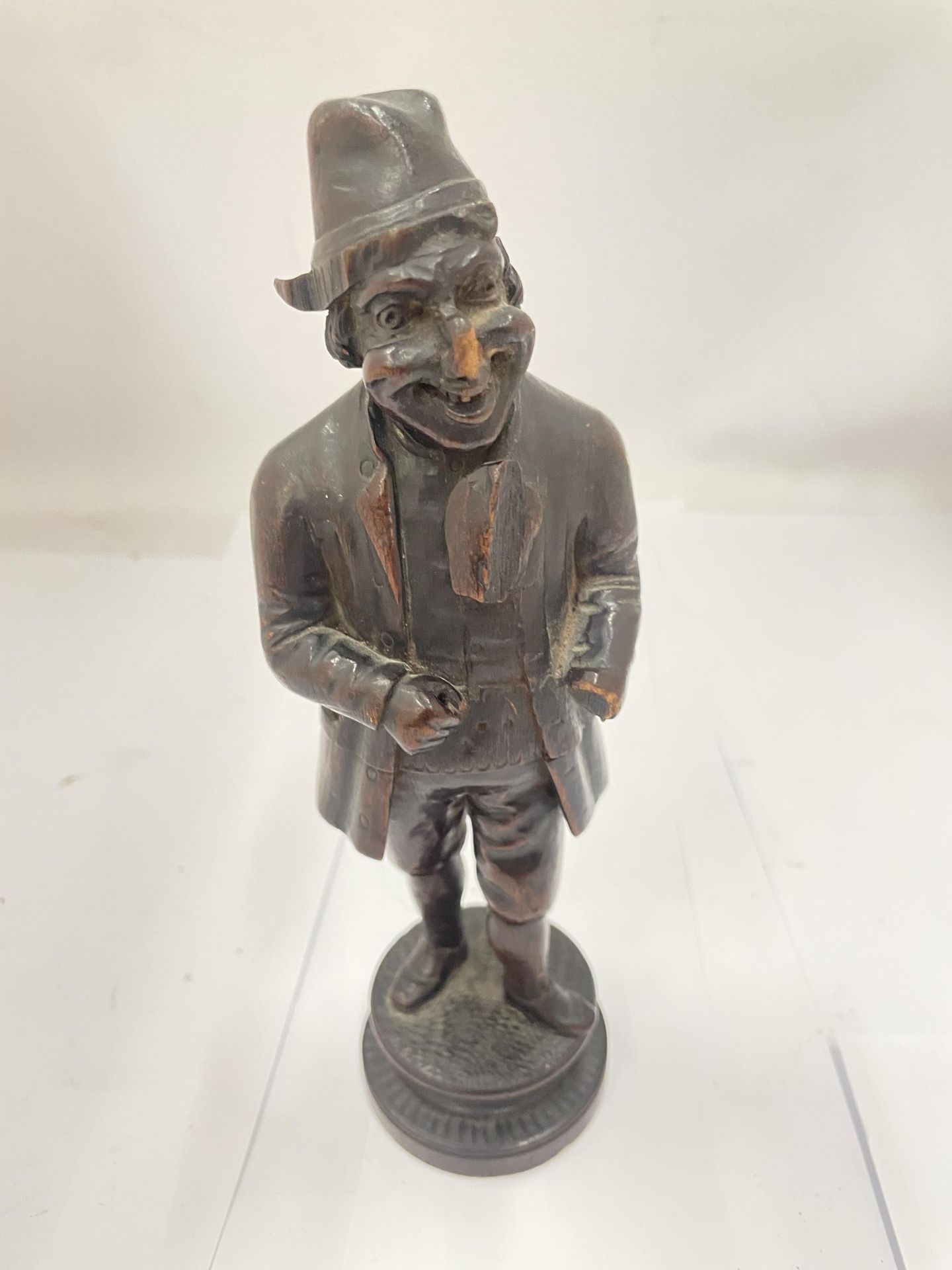 A 19TH CENTURY WOODEN FIGURAL NUTCRACKER FIGURE