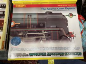 A HORNBY R 2194 'THE ATLANTIC COAST EXPRESS' LIMITED EDITION TRAIN PACK, 00 GAUGE, AS NEW IN BOX