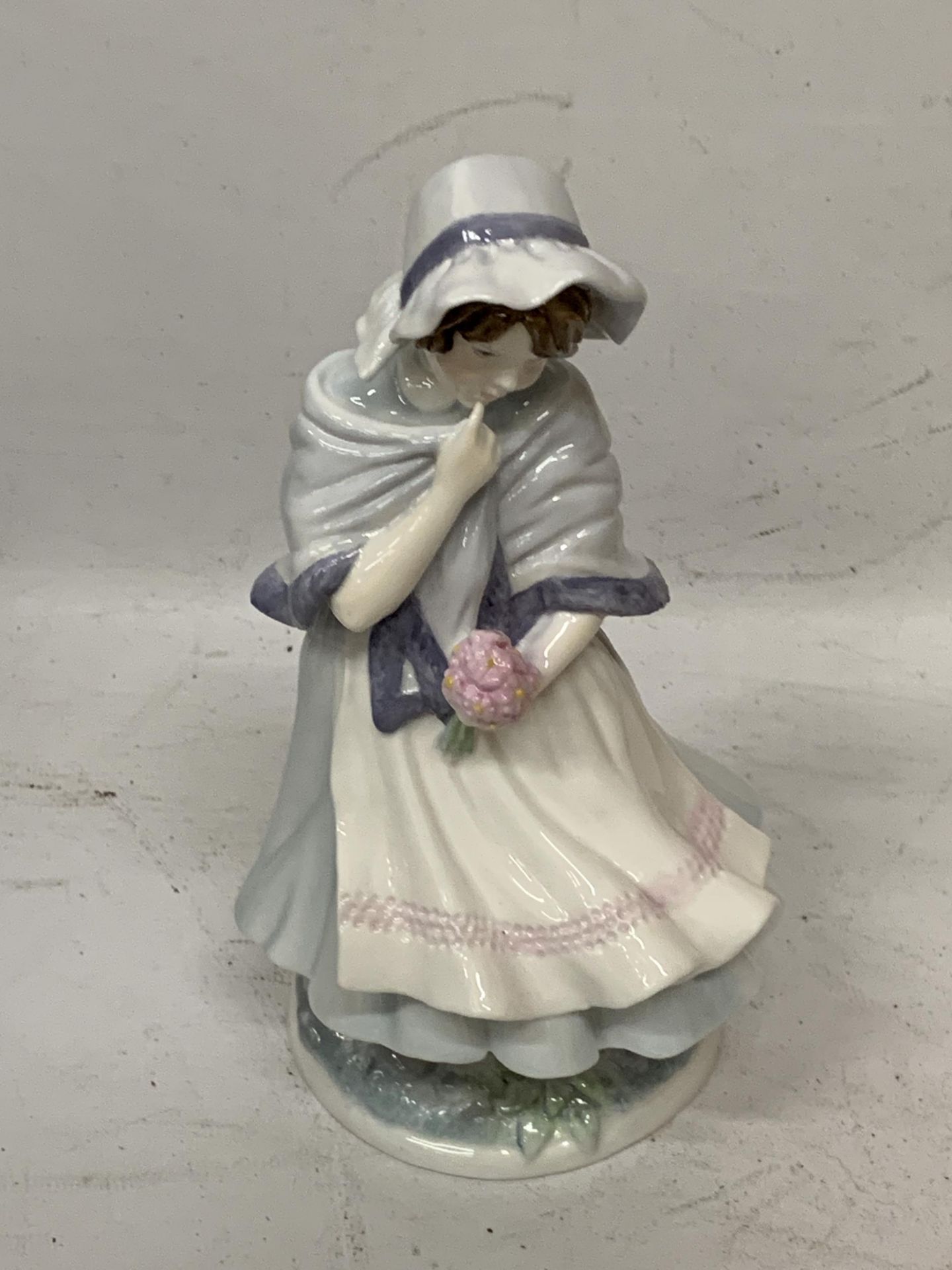 A BOXED ROYAL WORCESTER LIMITED EDITION FIGURE 'A POSY FOR MOTHER'