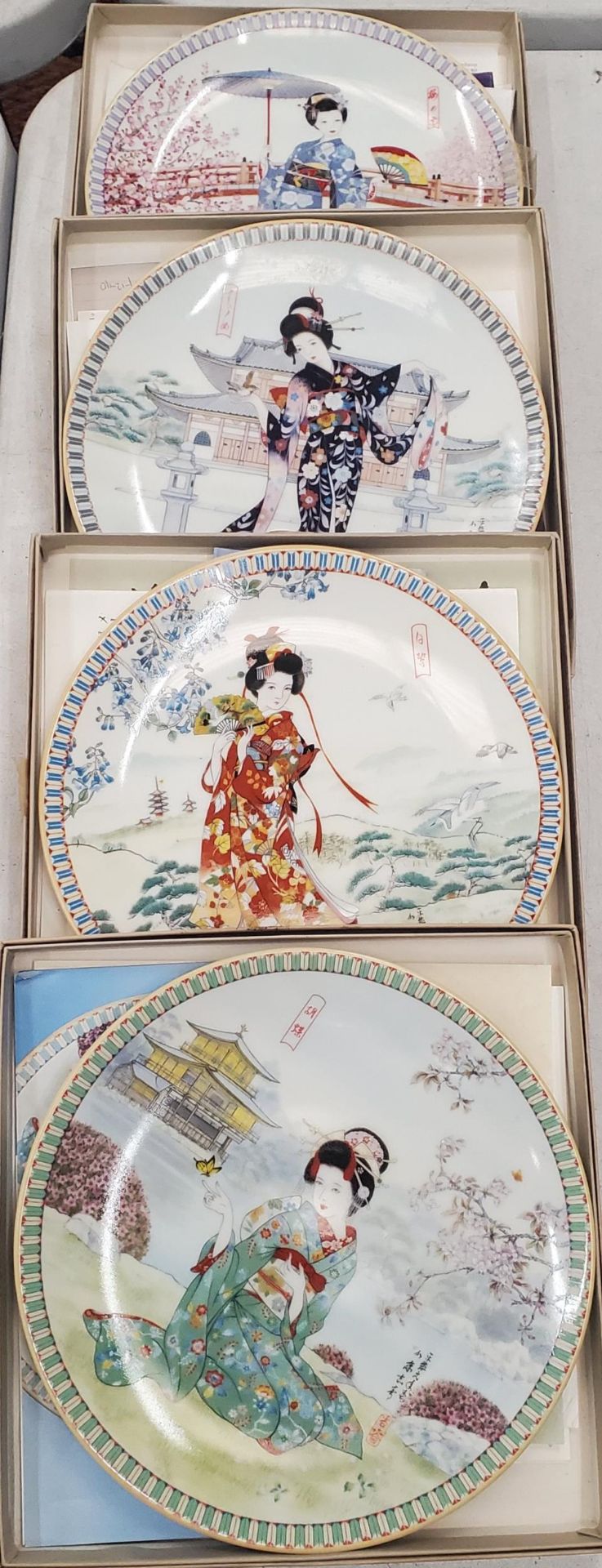 A GROUP OF FOUR BOXED JAPANESE CABINET PLATES