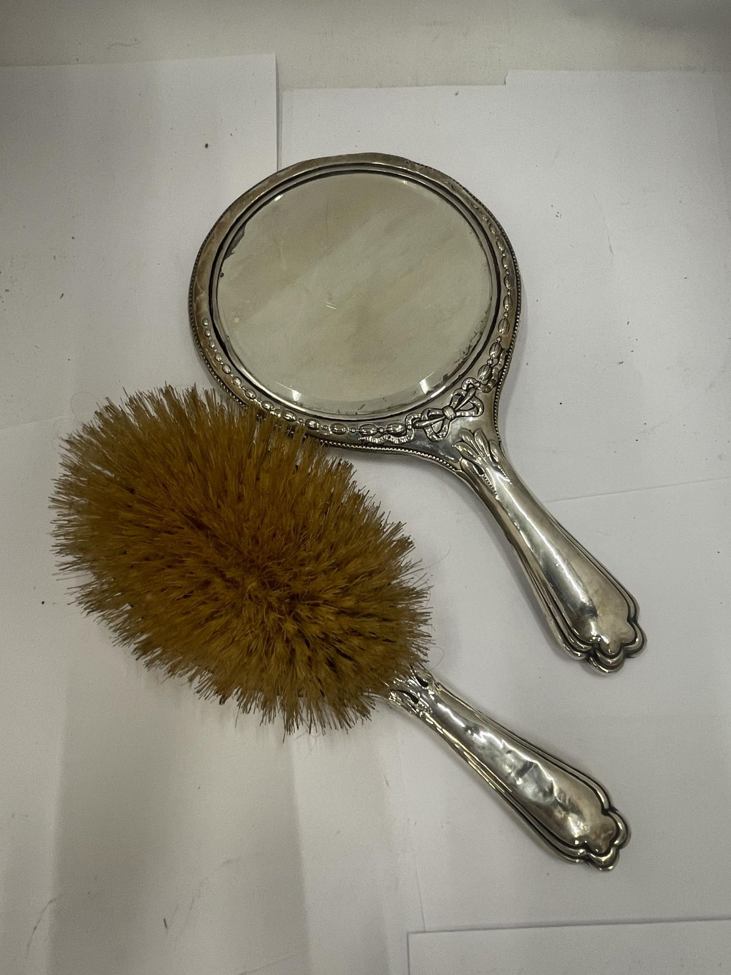A PAIR OF EDWARDIAN SILVER DRESSING TABLE ITEMS - MIRROR AND BRUSH - Image 2 of 3