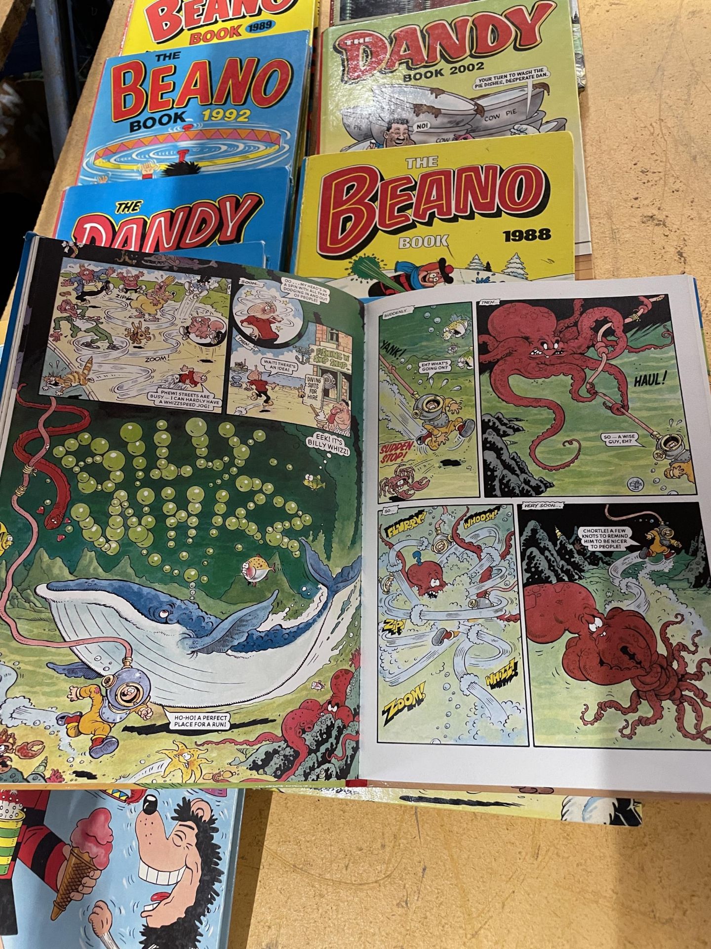 A COLLECTION OF BEANO AND DANDY BOOKS - 14 IN TOTAL - Image 3 of 3