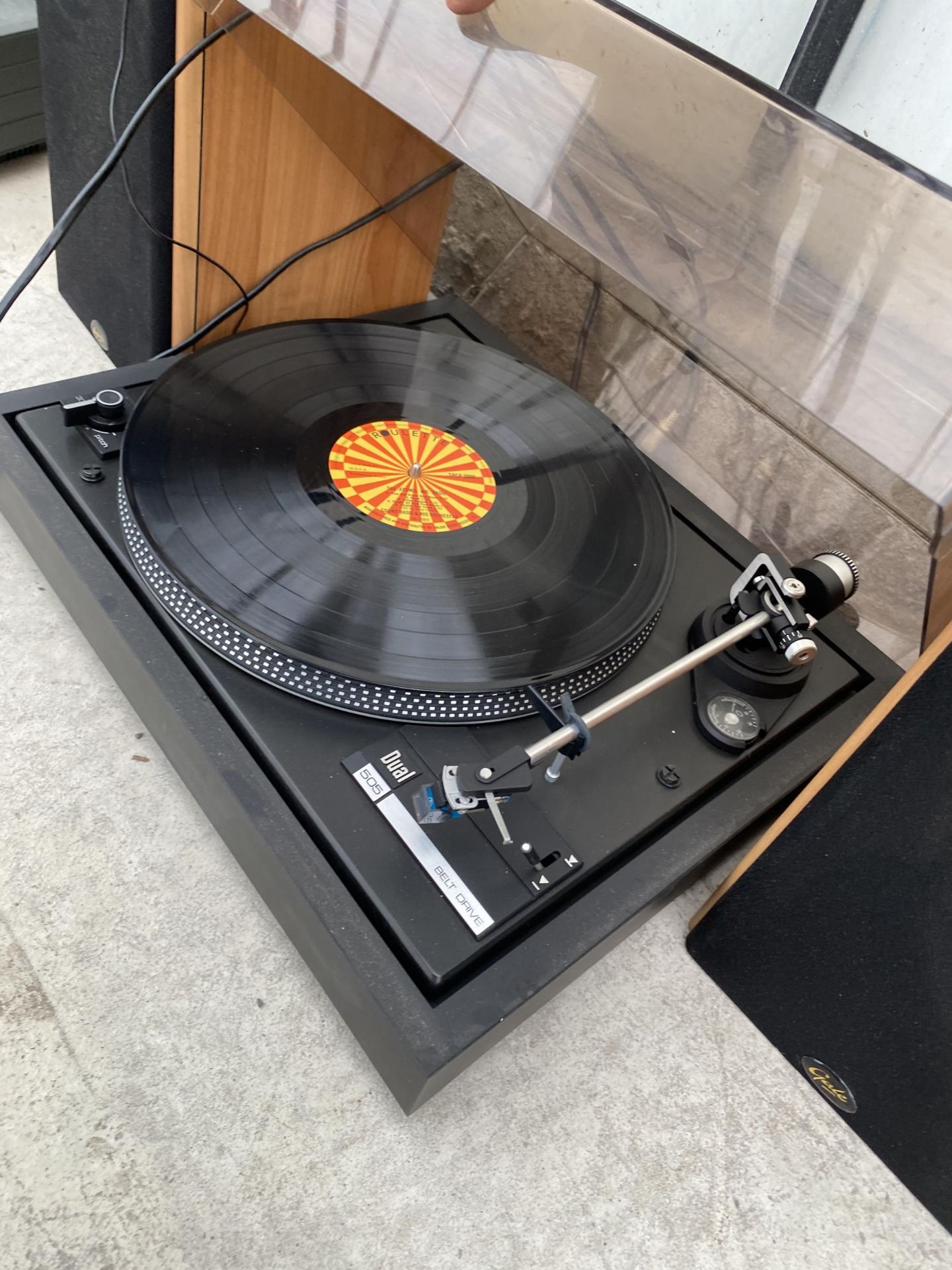 A DUAL 505 TURNTABLE AND A PAIR OF GALA SPEAKERS - Bild 2 aus 2