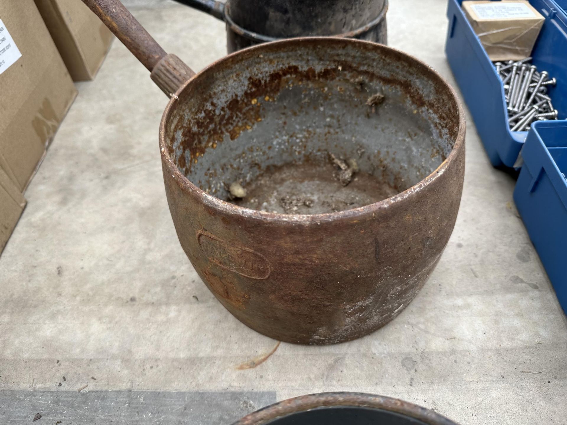 FOUR VINTAGE ENAMELED COOKING PANS - Image 2 of 4