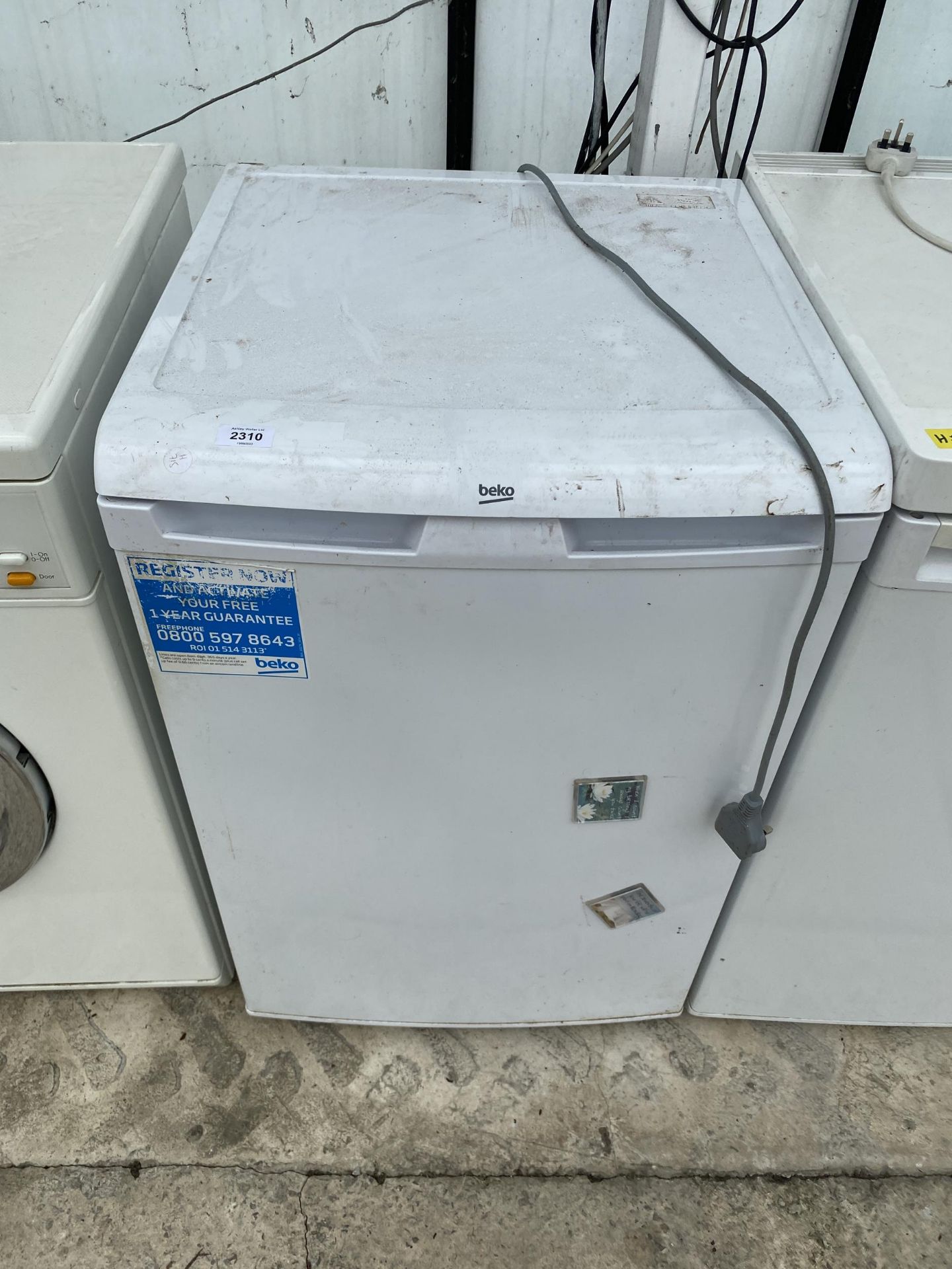 A WHITE BEKO UNDERCOUNTER FRIDGE