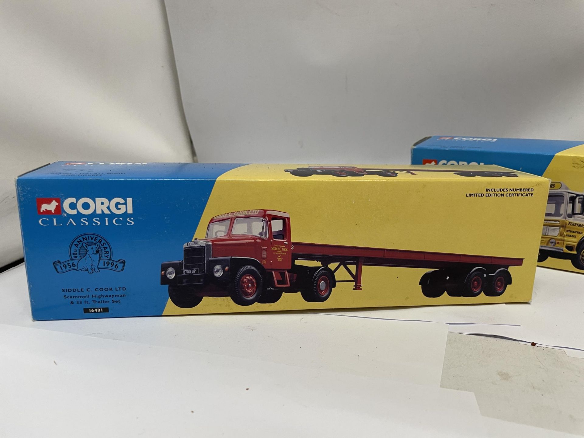 TWO CORGI CLASSICS TO INCLUDE FERRYMASTERS AEC BOXED TRAILER SET NO. 21301 AND A SCAMMELL'S - Image 2 of 4