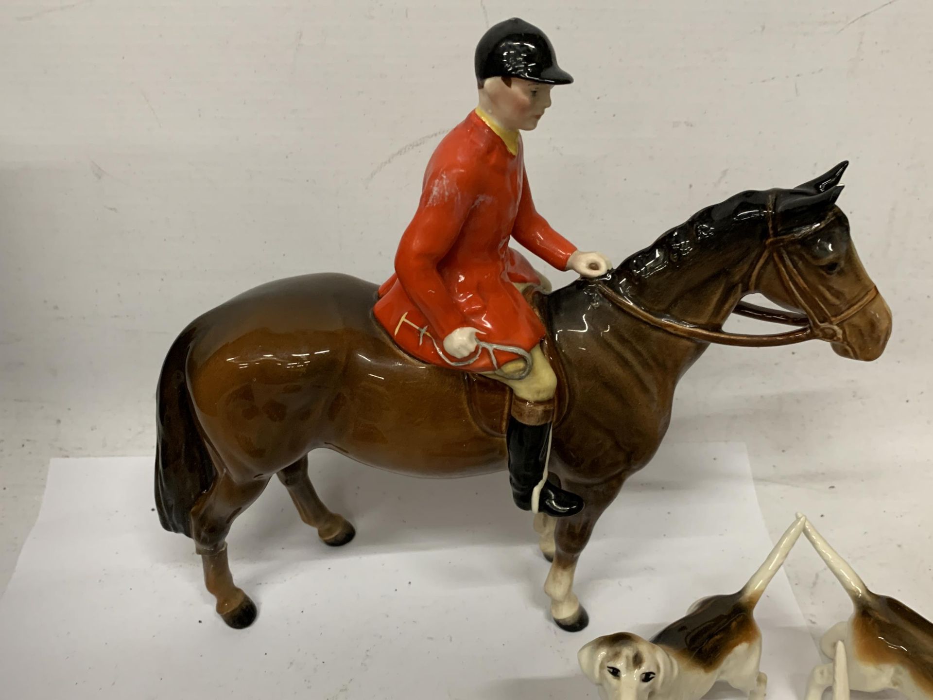 A BESWICK HORSE AND RIDER A/F, FOUR HOUNDS AND A FOX - Image 4 of 5