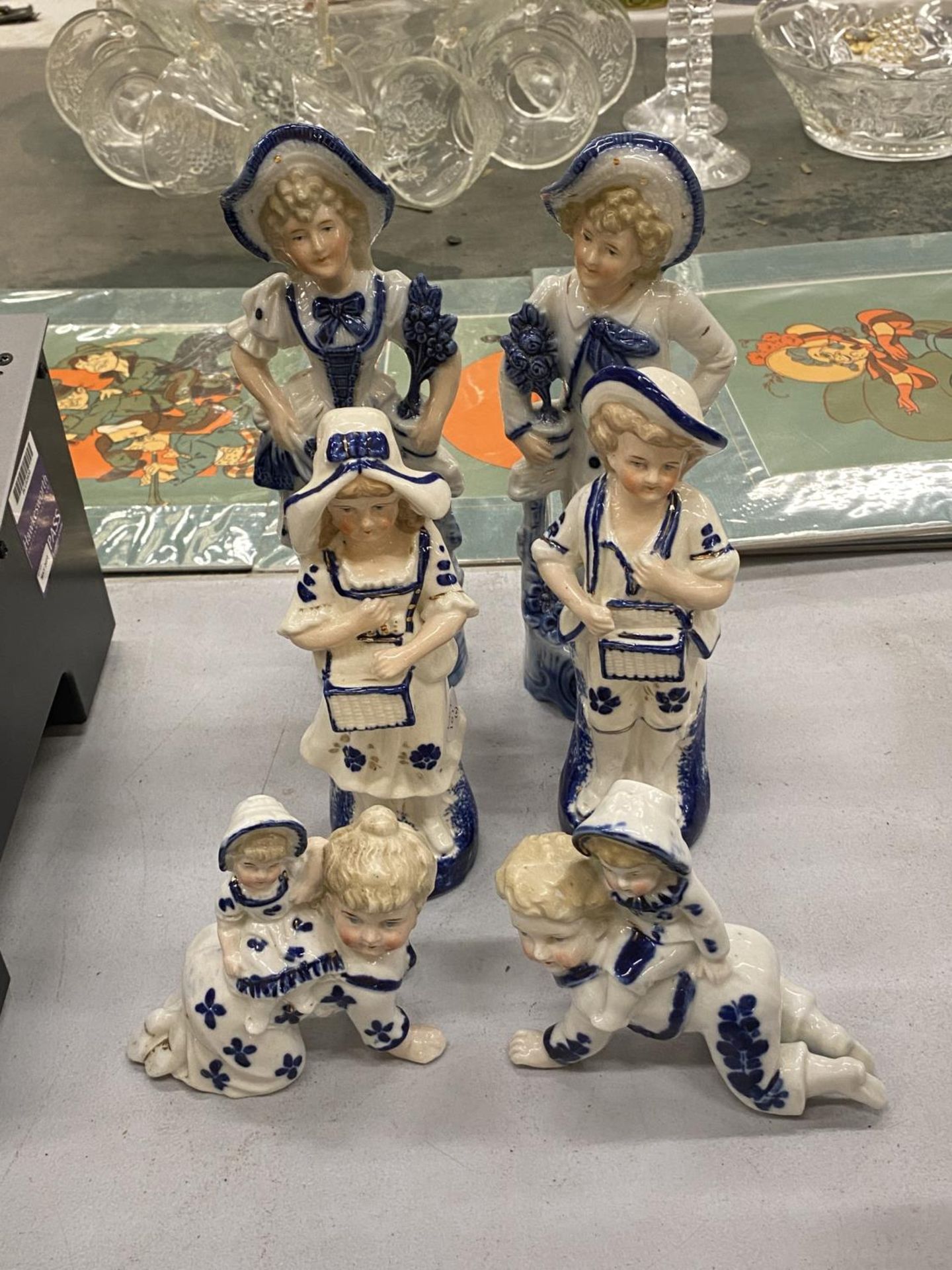 A GROUP OF SIX CONTINENTAL BLUE AND WHITE PORCELAIN FIGURES, LARGEST HEIGHT 23CM