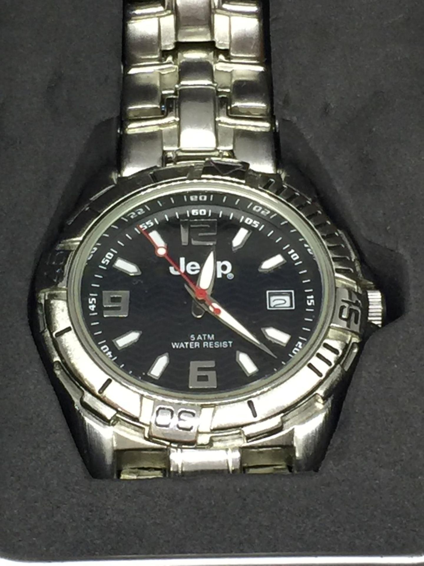 A JEEP WRIST WATCH AS NEW IN A PRESENTATION BOX SEEN WORKING BUT NO WARRANTY - Image 2 of 3