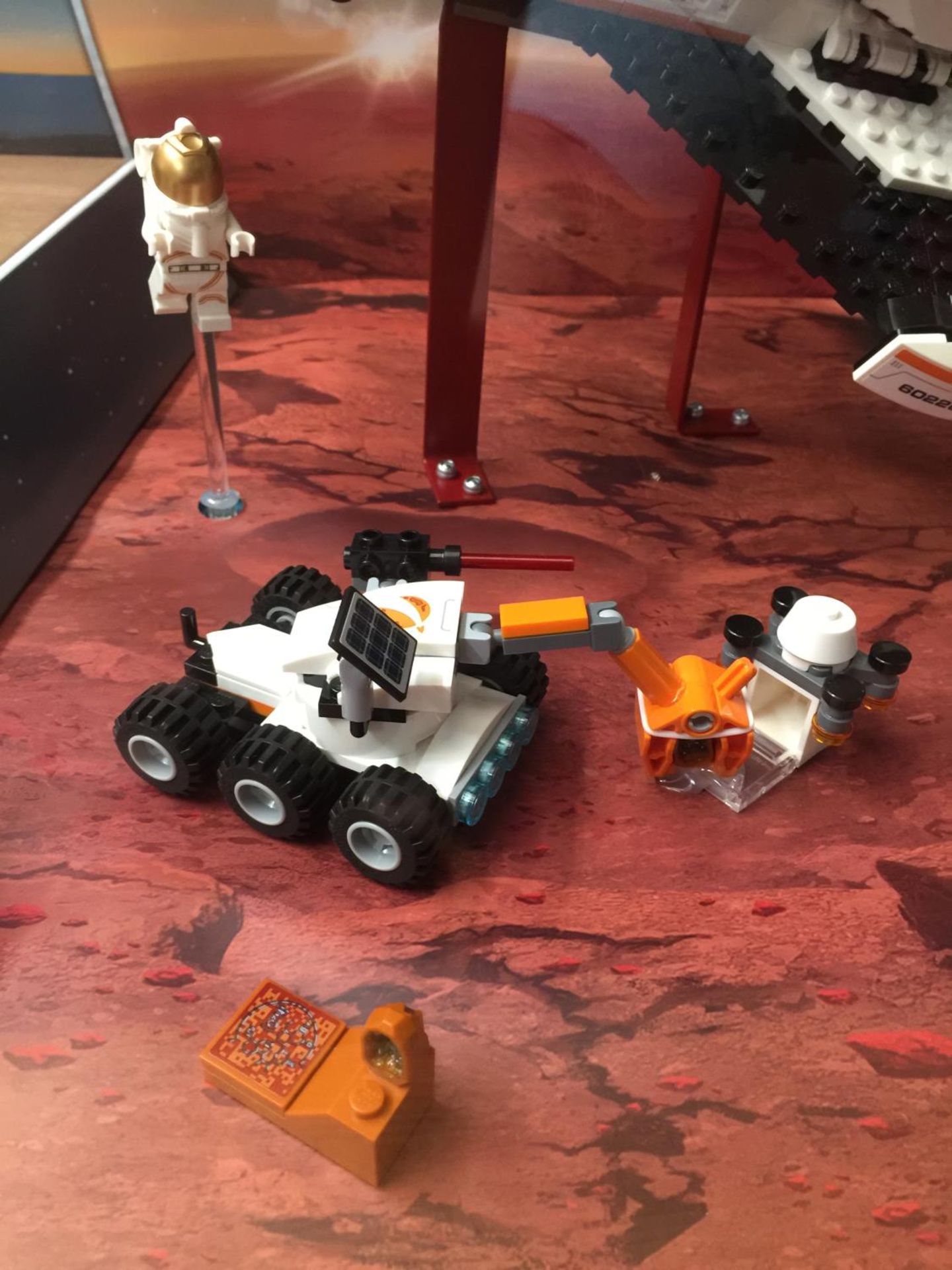 A LEGO CITY KIT NO. 60226, MARS EXPLORATION, BUILT AND IN DISPLAY CASE - Image 7 of 7