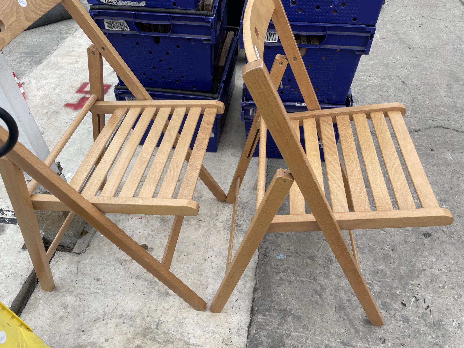 A PAIR OF FOLDING WOODEN CHAIRS - Image 2 of 2