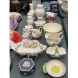 A QUANTITY OF SMALL CHINA ITEMS TO INCLUDE AYNSLEY, GAINSBOROUGH, ETC, VASES, BOWLS, JUGS PLUS A
