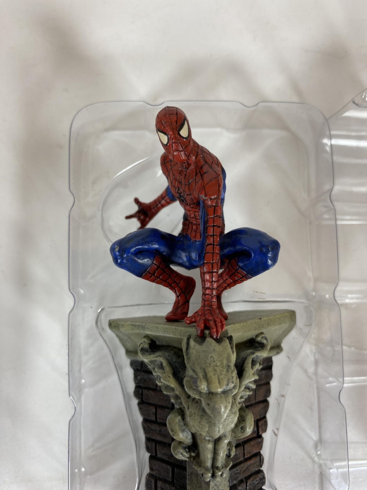 A MARVEL CLASSIC LEAD SPECIAL COLLECTORS FIGURE - SPIDERMAN ON ROOFTOP - Image 3 of 4