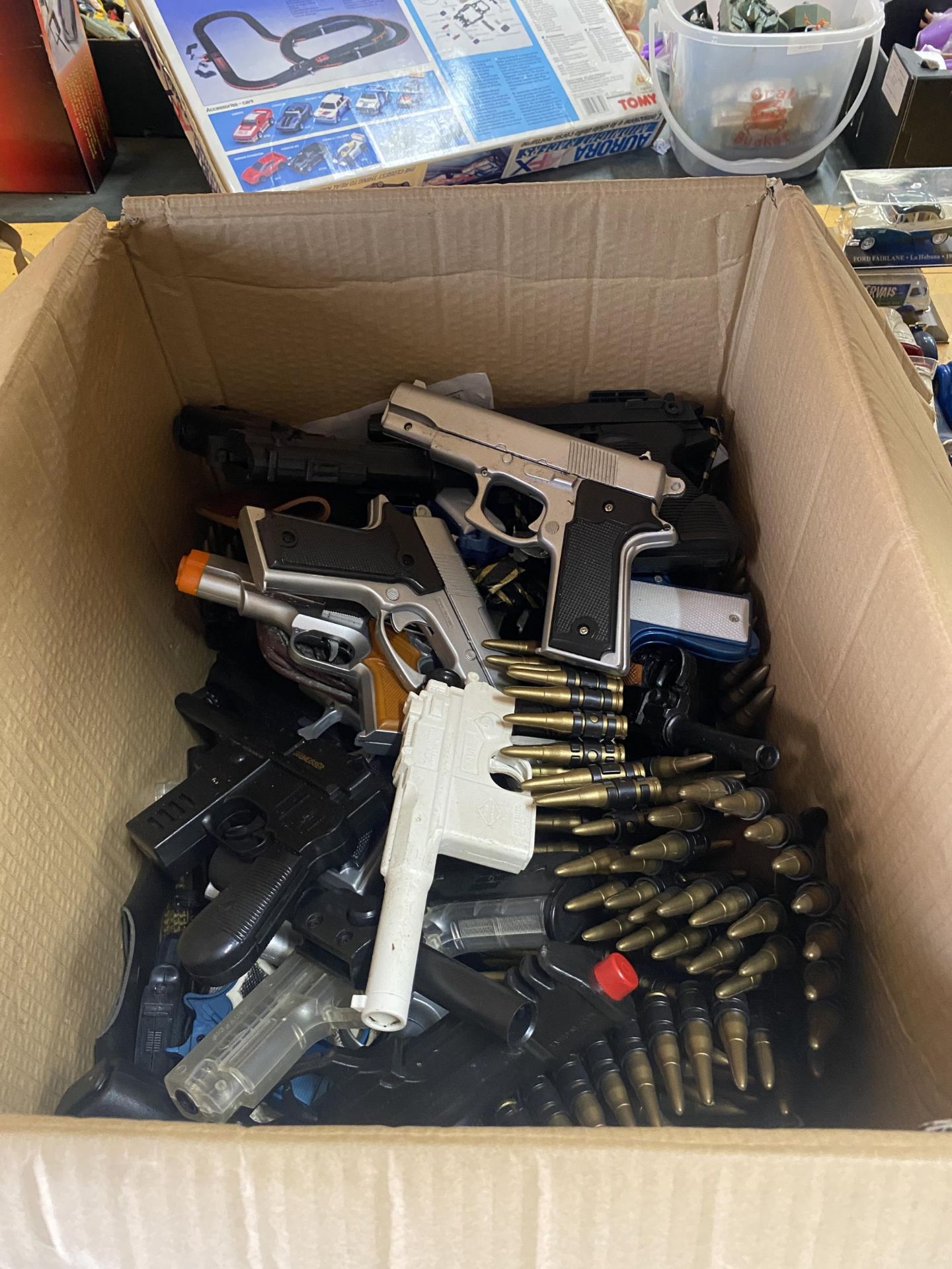 A BOX OF ASSORTED TOY GUNS ETC