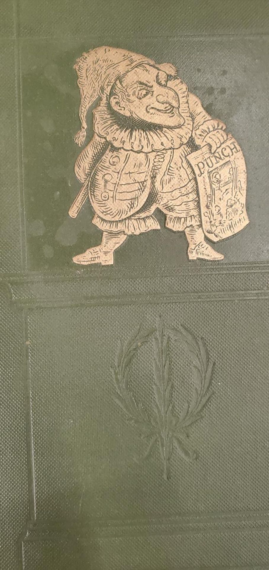 THREE 1919 PUNCH BOOKS TO INCLUDE 'MR PUNCH'S HISTORY OF THE GREAT WAR', 'PUNCH VOLUME CLVI' AND ' - Bild 5 aus 6