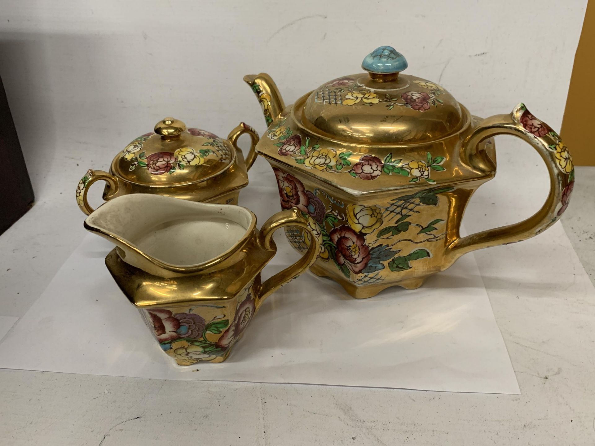 A SADLER GILT AND FLORAL TEAPOT, LIDDED SUGAR BOWL AND MILK JUG SET a/f - Image 2 of 3