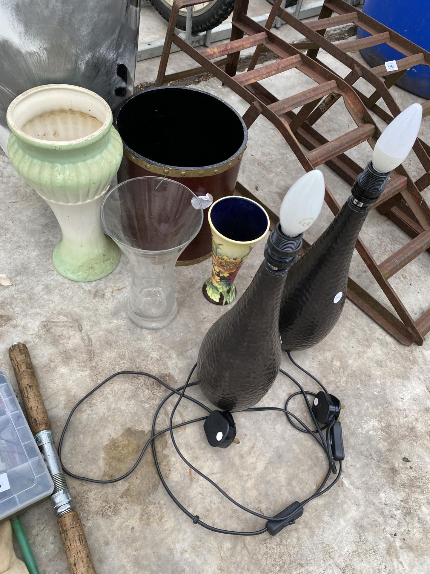 AN ASSORTMENT OF CERAMIC AND GLASS VASES - Image 2 of 3