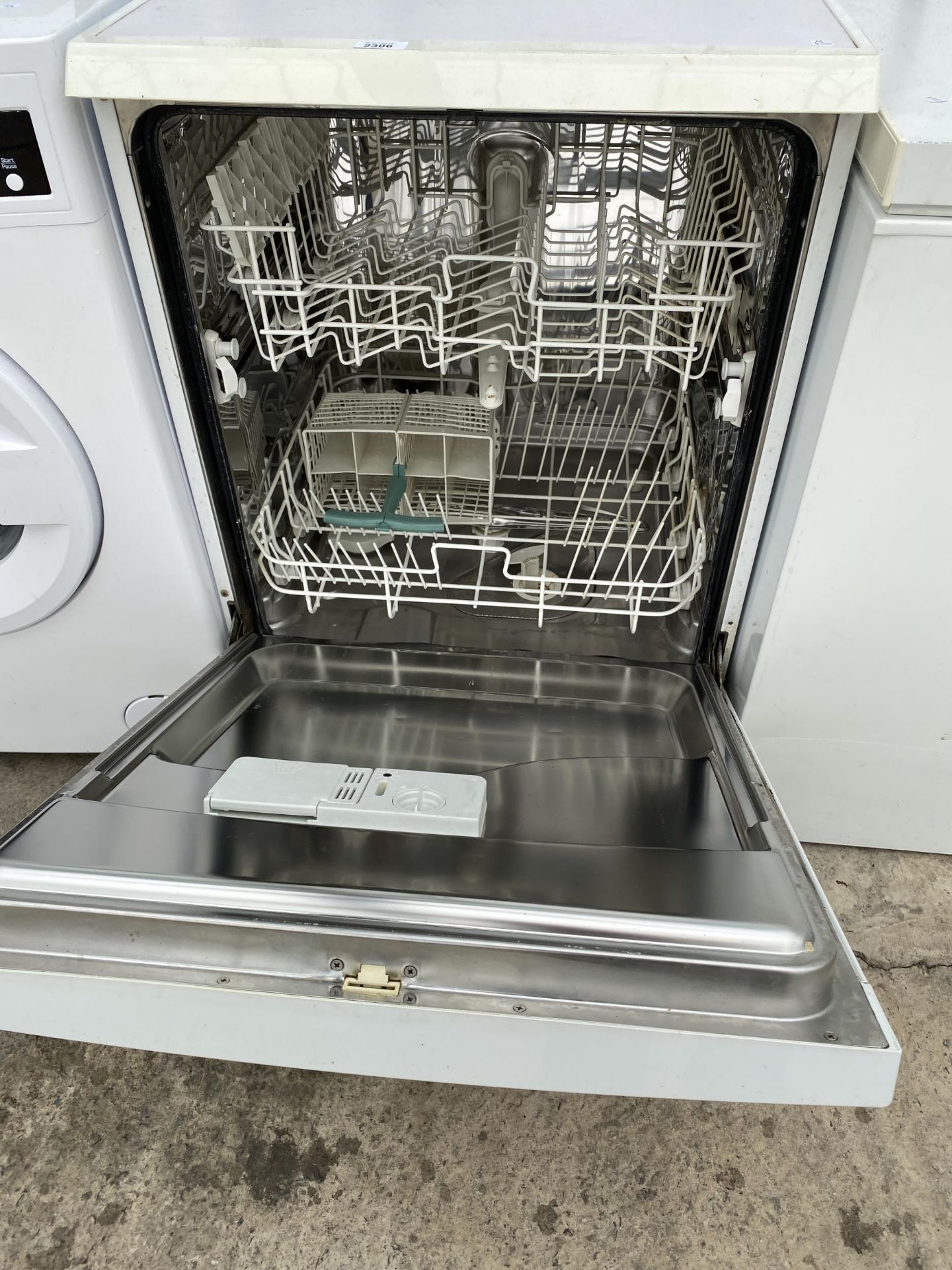 A WHITE PROLINE DISH WASHER - Bild 2 aus 2