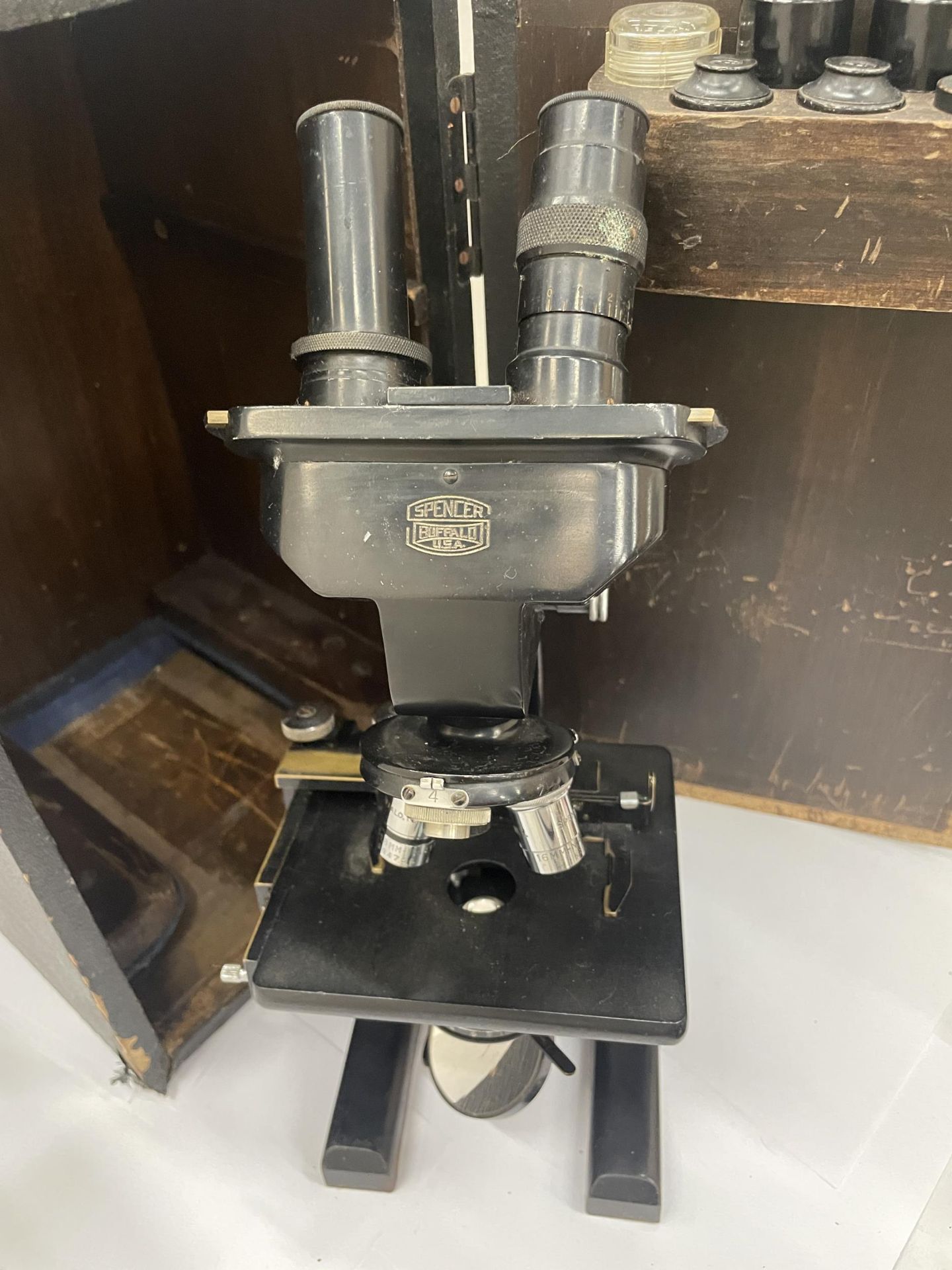 A VINTAGE BOXED SPENCER, BUFFALO, U.S.A DUAL VIEW MICROSCOPE WITH EXTRA LENS' - Image 3 of 6