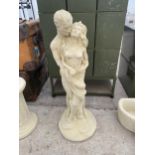 AN AS NEW EX DISPLAY CONCRETE 'LOVERS' STATUE *PLEASE NOTE VAT TO BE PAID ON THIS ITEM*