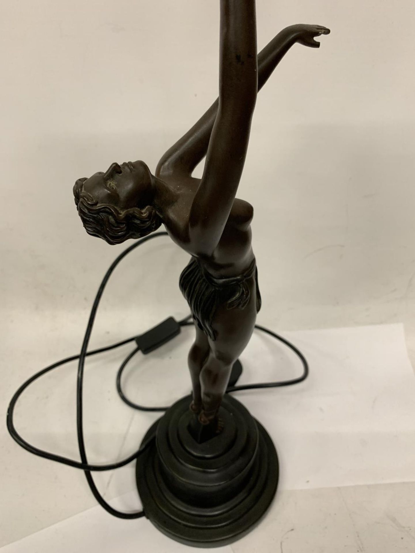 AN ART DECO BRONZE ART LAMP WITH SHADE - "NORA STANDING" - Image 3 of 4