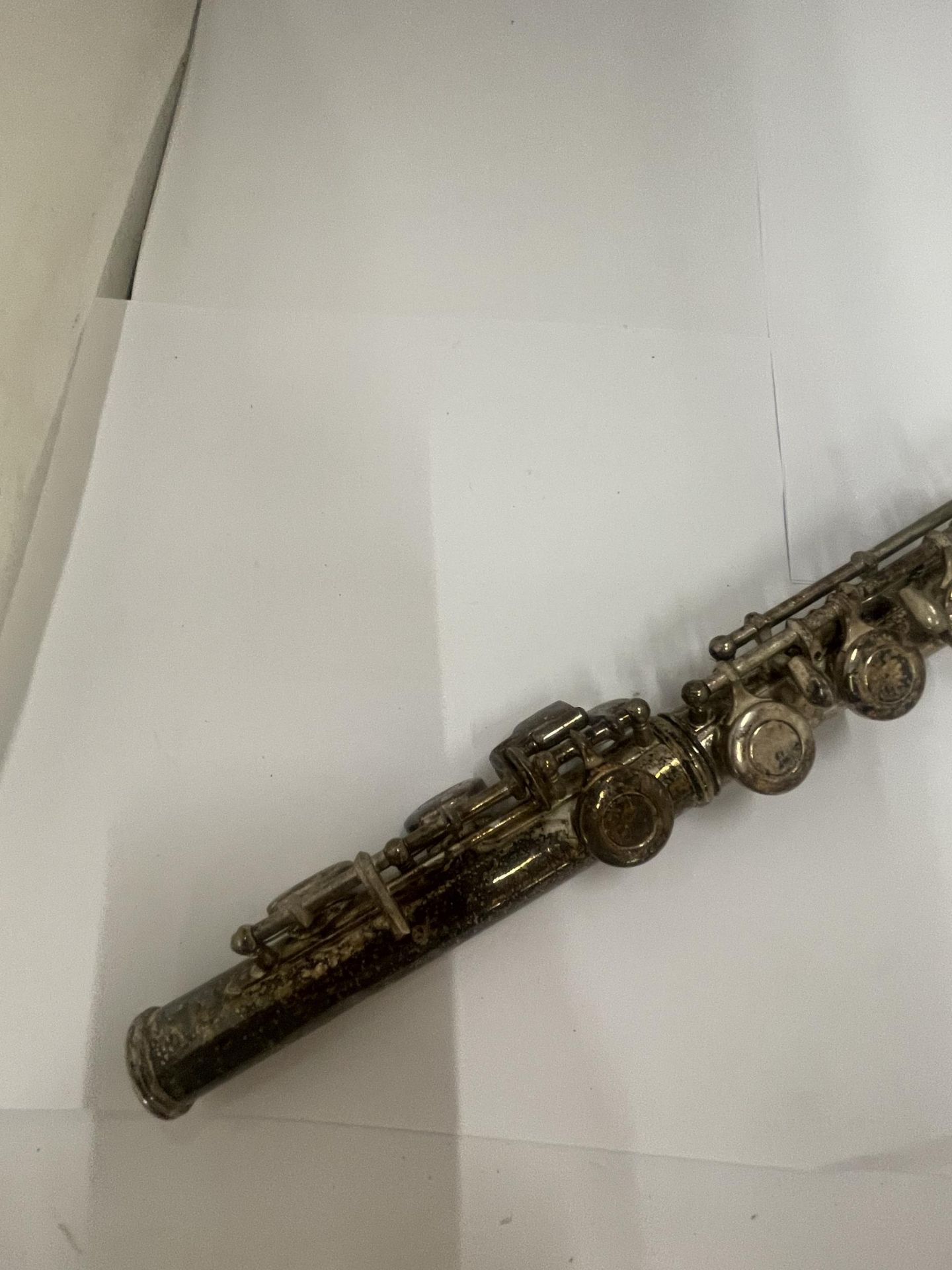 A VINTAGE SILVER PLATED FLUTE - Image 4 of 4