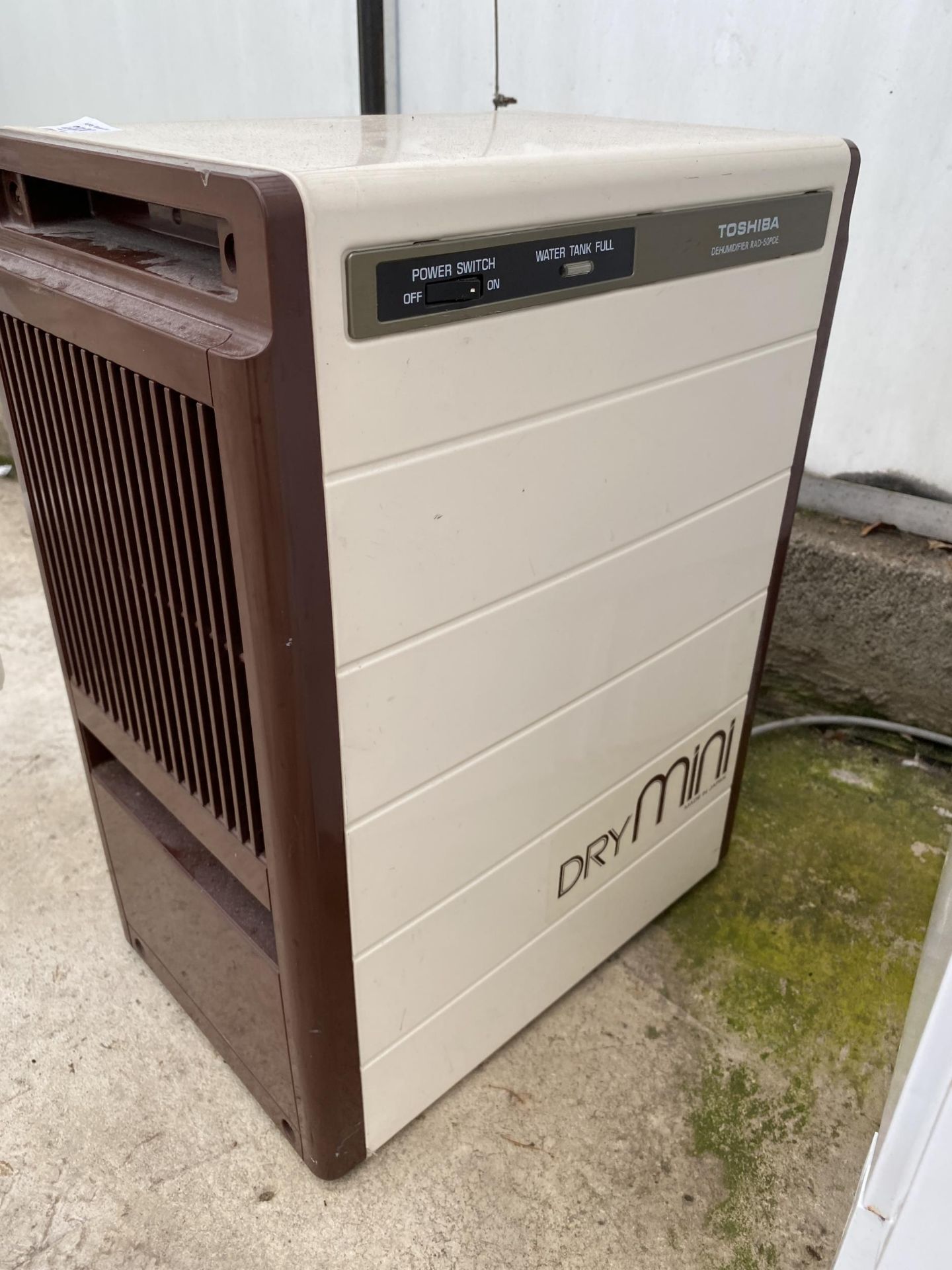 A SMALL CREAM AND BROWN DEHUMIDIFIER - Image 2 of 2