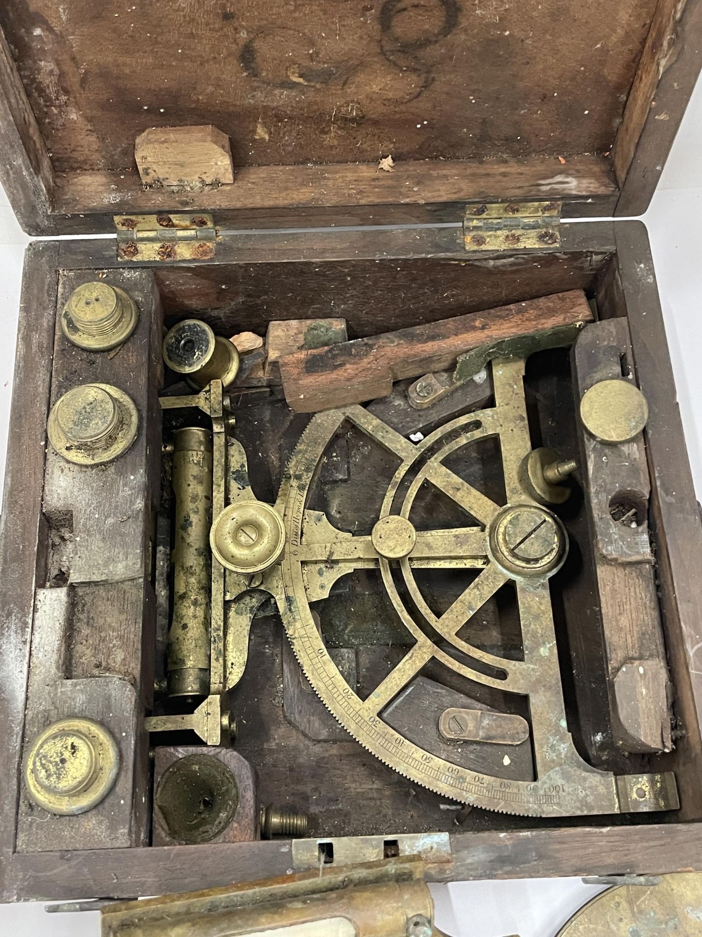 A VINTAGE BOXED TROUGHTON & SIMMS, LONDON, TRANSPORT THEODOLITE COMPASS - Image 3 of 4