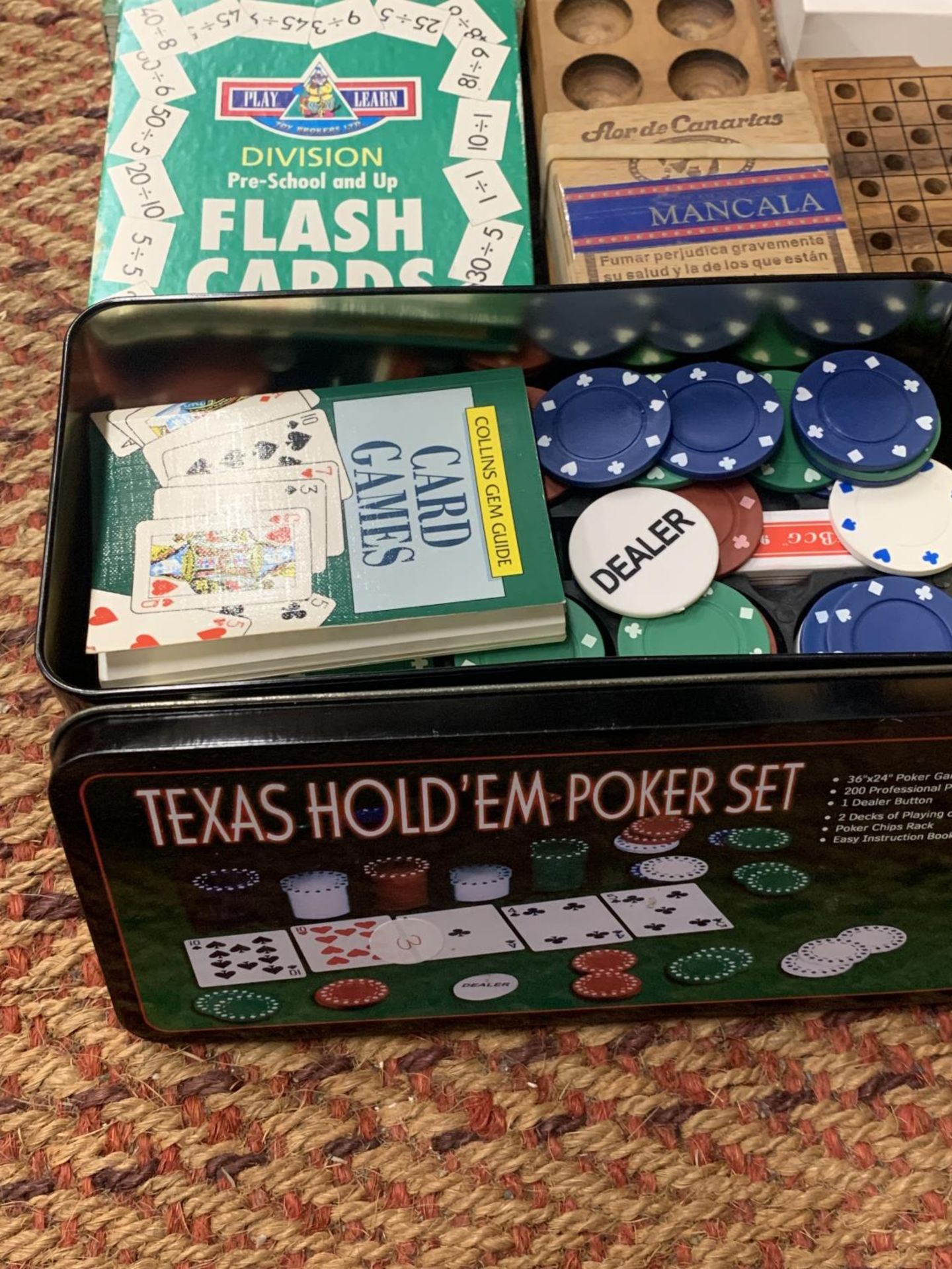 A MIXED LOT TO INCLUDE VARIOUS GAMES - TEXAS HOLD EM POKER, WHO AM I MUSIC EDITION, CRAYOLA CRAYONS, - Image 2 of 5