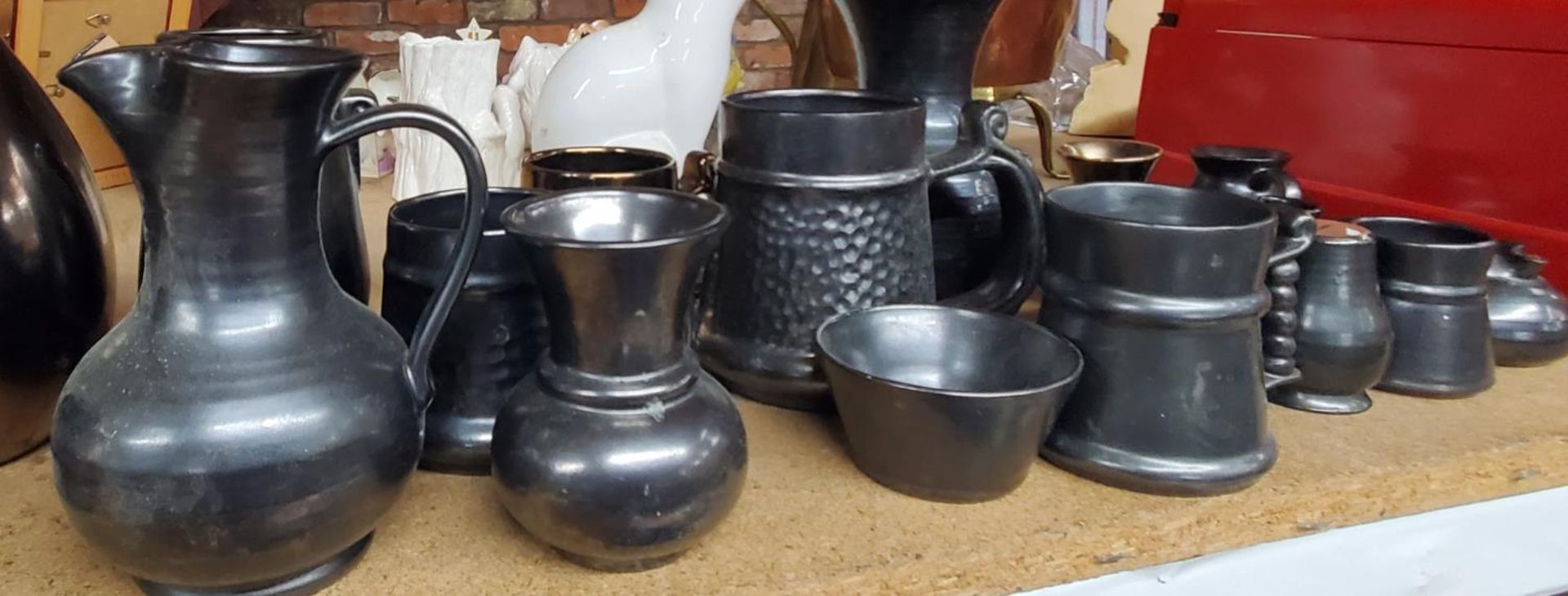 A LARGE QUANTITY OF PRINKNASH POTTERY TO INCLUDE JUGS, TANKARDS, VASES, POTS, ETC - Image 3 of 3